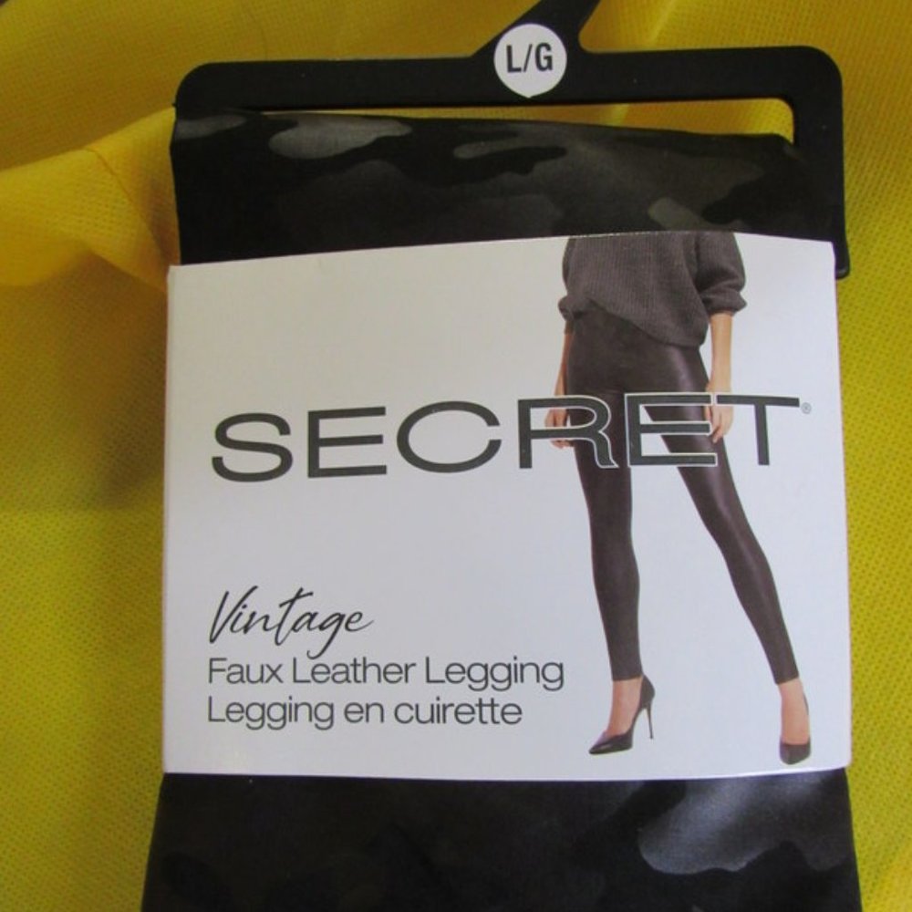 SECRET  Women's Leggings.  NWT.  Size Large. Black Camo Print.
